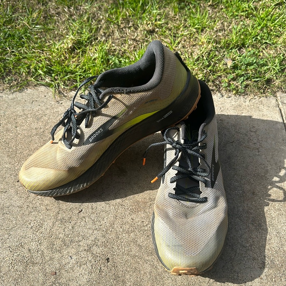 Brooks running shoes  Catmount men’s size 12